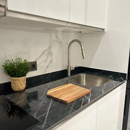 B8 Apartment *