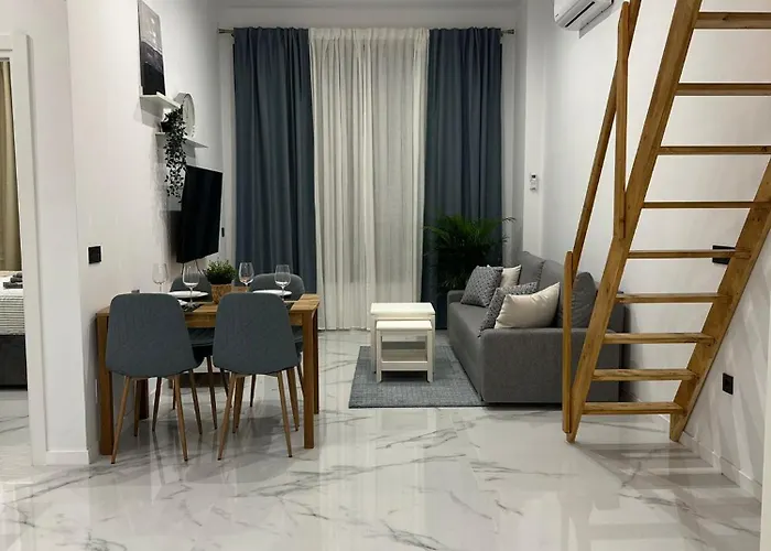 B8 * فوينخيرولا